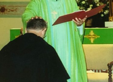 Bishop Joseph Sartoris installing Bro Richard as Minister General at St Matthew'sChurch, Long Beach CA August 4, 2002